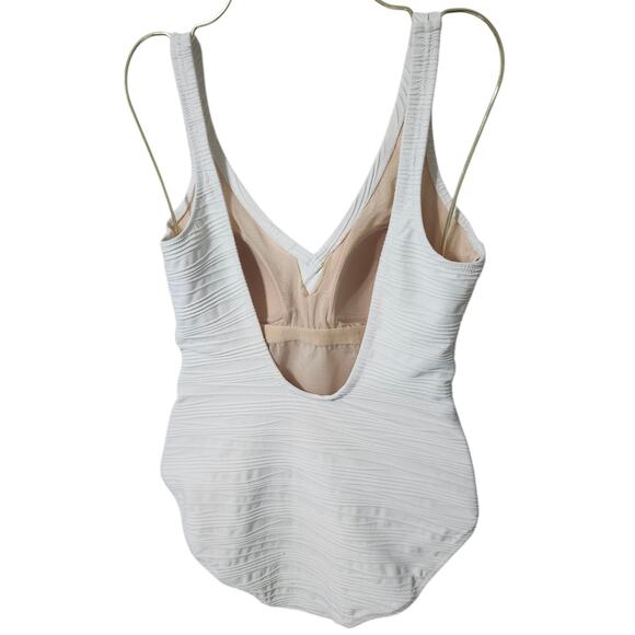 Gottex Full Coverage Ivory Textured Surplice Scoop Back One Piece 6/36 - Picture 9 of 12